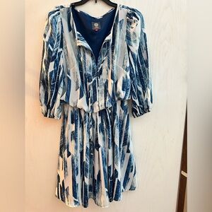 Vince Camuto dress. Size 10. Elastic waist. Polyester, lined.